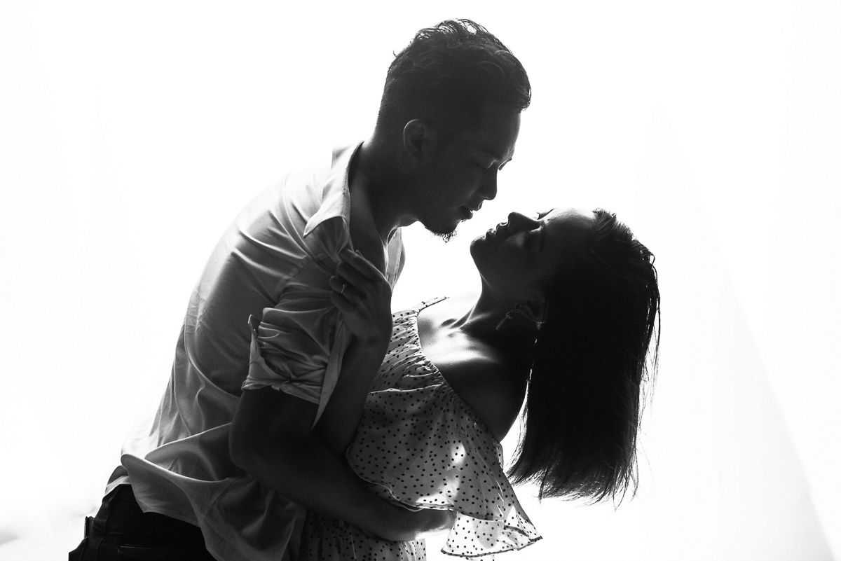 Photooneil photography engagement session Dubai